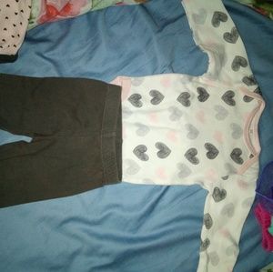 2/$20Baby girl bundle of clothing size 0-3 mos